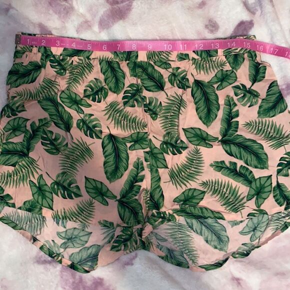 Palm Printed Shorts - Picture 7 of 8